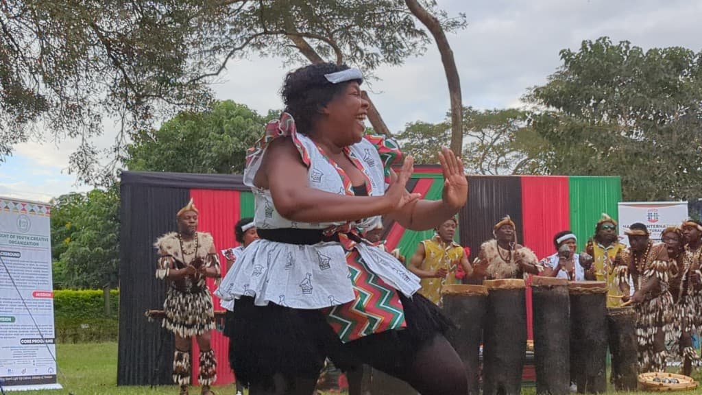 Hwamanda Dance Troupe full group in traditional costume